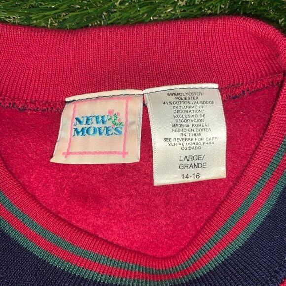 Vintage crewneck sweatshirt with USA front design on a New Moves tag size Large - Picture 3 of 4